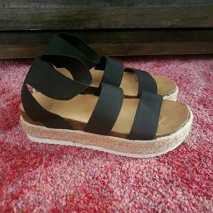 Size 6 black platform sandals